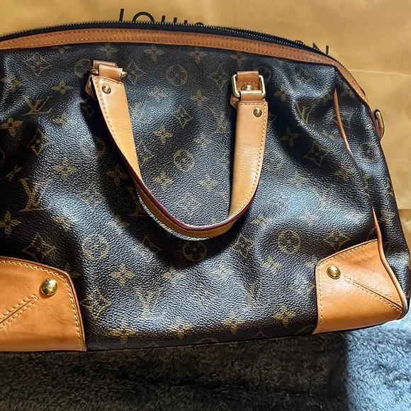 - 🔥SALE 🩷Gorgeous Authentic Louis Vuitton retiro pm monogram 🩷